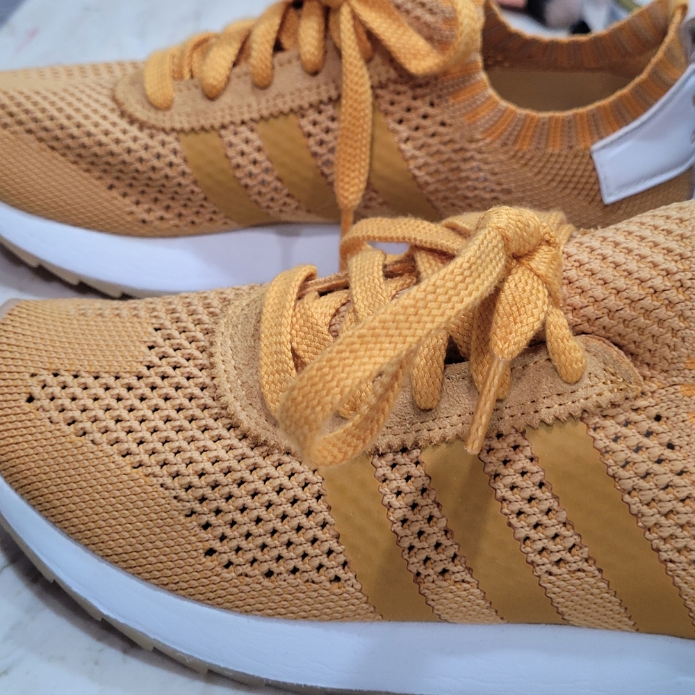 Adidas size 6 women's